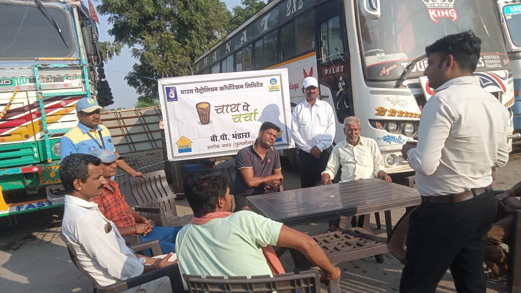 BhandaraBp's tweet photo. “Chai pe Charcha” With the our customers near BP BHANDARA Ghar outlet Dhaba
#ALP
#BPCLSBICREDITCARD 
#Facilities 
#truckers 
#chaipecharcha 
#BPCL https://t.co/hcXbZU5tYt