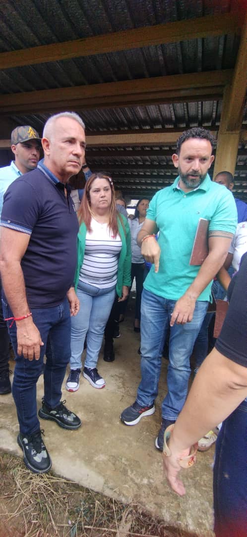 En recorrido por el municipio de montaña #Jauregui 

Desde la Comunidad de Babuquena con el Gobernador <a href="/FreddyBernal/">Freddy Bernal</a> verificando los trabajos en la Unidad Educativa José Daniel Parra

#DefiendeTuEsequibo 
<a href="/NicolasMaduro/">Nicolás Maduro</a>
<a href="/ConMaduroMas_/">ConMaduro+</a> 
<a href="/_LaAvanzadora/">Yelitze Santaella</a>