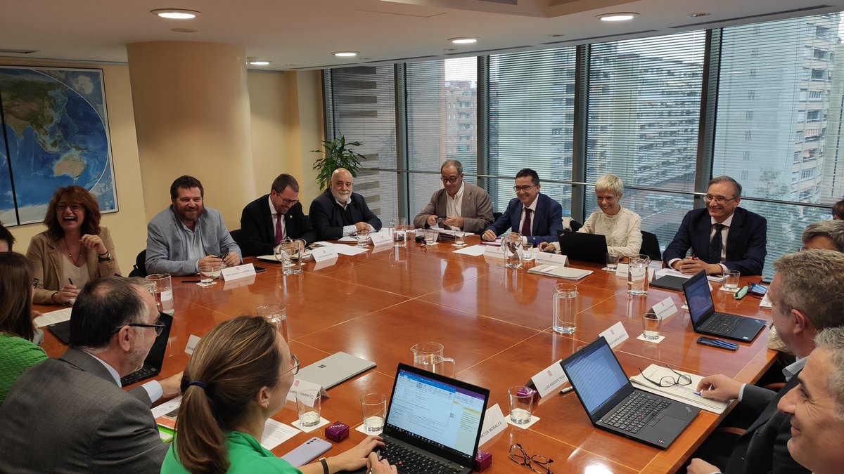 Arrenca la reunió de la Comissió mixta Govern-Renfe. Sobre la taula hi ha les últimes incidències, les inversions i la puntualitat 

Catradio.cat/catinfo