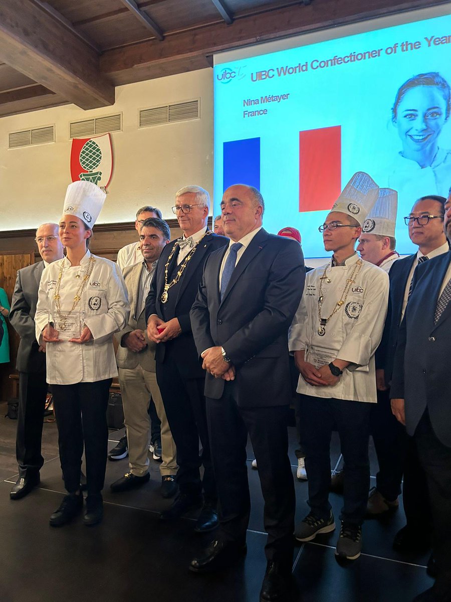 cnbpf's tweet photo. 📍 Lors du dîner annuel de l’IBA, l’UIBC International Union of Bakers and Confectioners a décerné le titre de Boulanger de l’année 2023 au chef taïwanais Wu Tzu Ching ainsi que le titre de Pâtissière de l’année 2023 à la cheffe française Nina Métayer.
#bakery #pastry #UIBC https://t.co/RoUsNuiA6g