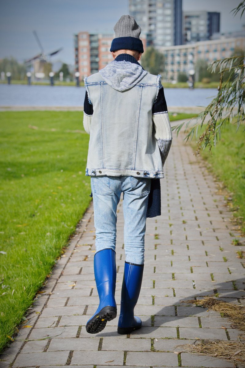 Welliesare4men2's tweet photo. Extra post for Thursday! 😀

#Gumleaf #Norse #Wellies #Boots #Rubber #Tall #Blue #Navy #Awesome #Stunning #BeSeen #Standout #DareToBeDifferent https://t.co/0DvqYO8WX1