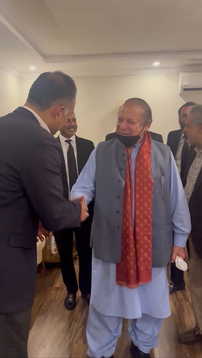 BilalAKayani's tweet photo. سیاسی انجینئرنگ کے نتیجے میں دی جانے والی سزاؤں کے خلاف اپیلوں کی بحالی قائد محمد نواز شریف کو انصاف کی فراہمی کا فطری تقاضہ ہے۔ نظام عدل کے ہاتھوں جو ناانصافی کرائی گئی اس کا ازالہ بھی عدلیہ کی ہی ذمہ داری ہے۔ اپیلوں کی بحالی پر قائد محمد نواز شریف صاحب، شہباز شریف صاحب، مریم نواز صاحبہ، پوری جماعت و کارکنان اور عوام کو بہت مبارک ہو۔