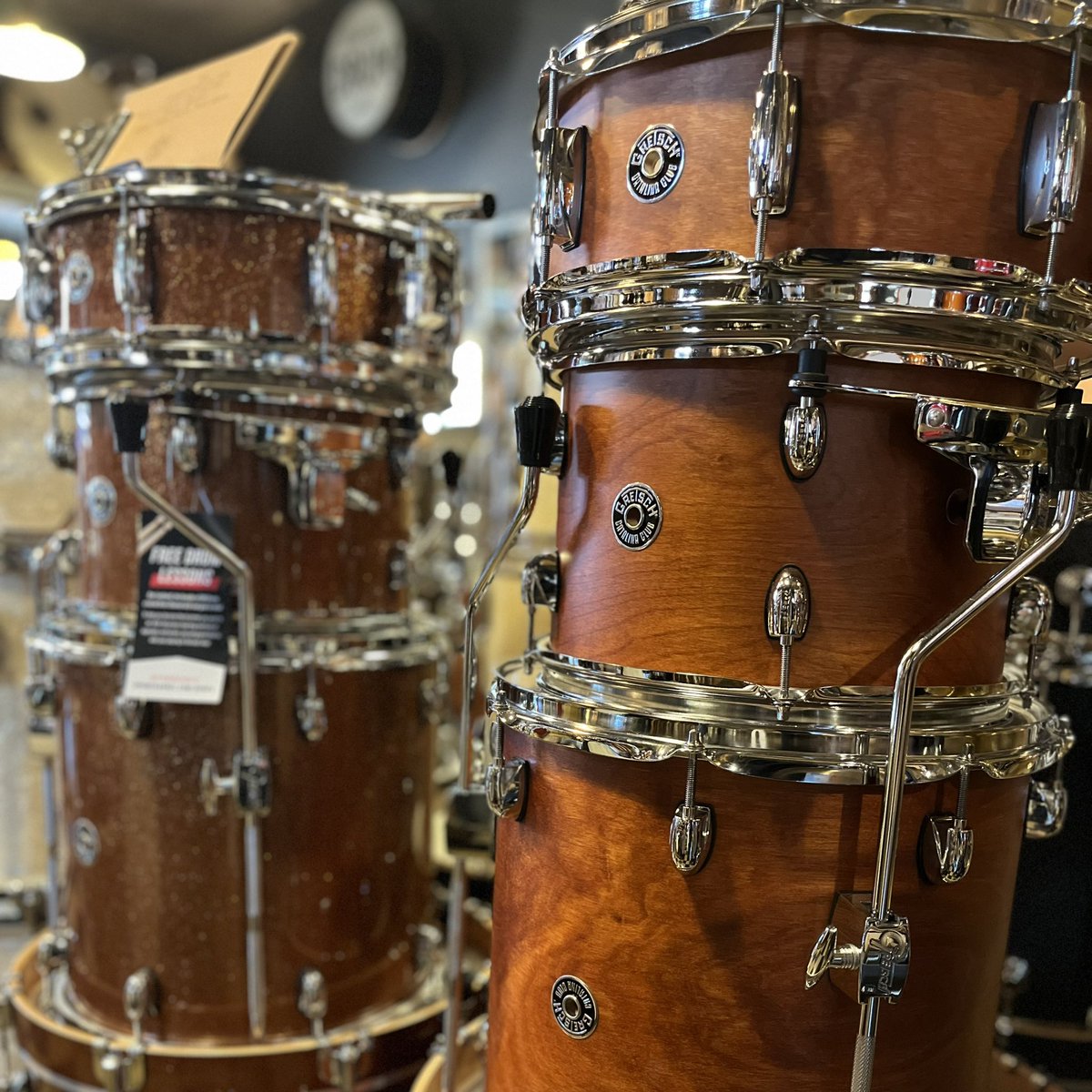 badgesdrumshop's tweet photo. Loving the golds and reds and coppers and bronzes of fall 🍂 🥁 🍁
#fallcolors #drums #cymbals #snaredrums #drummers #drumming #drumlife #drumhang #falldays #cincinnati #dayton #ohio #masonohio #Kentucky #indiana #roadtrip #mainstreetusa #badgesdrumshop https://t.co/LFROjiLAZF
