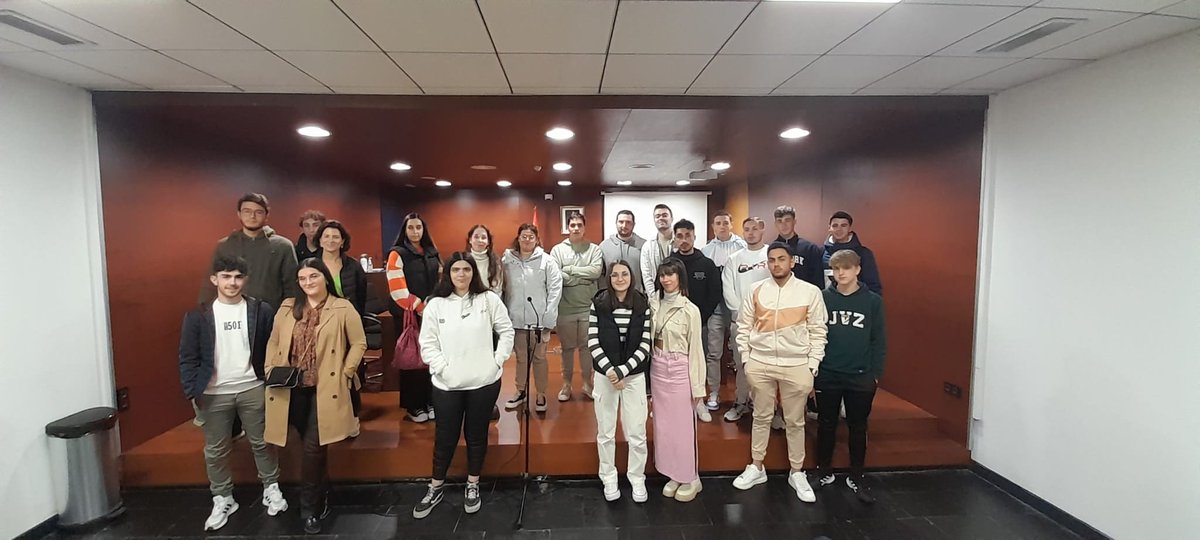 IESMELENDEZVAL's tweet photo. Visita Audiencia Provincial de Cáceres
https://t.co/zfS30JSEfp https://t.co/u3l6rW8HVJ