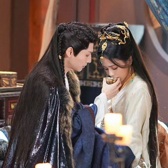 bmytheloml's tweet photo. another acheievement for #TillTheEndOfTheMoon they won the honor of outstanding works of the year at the Beijing TV Drama Festival!! congratulations to the whole team and casts of tteotm<3 especially to my parents #BaiLu and #LuoYunxi! THIS IS DESERVE🥂🫶🏻 https://t.co/MANYto4Vbr