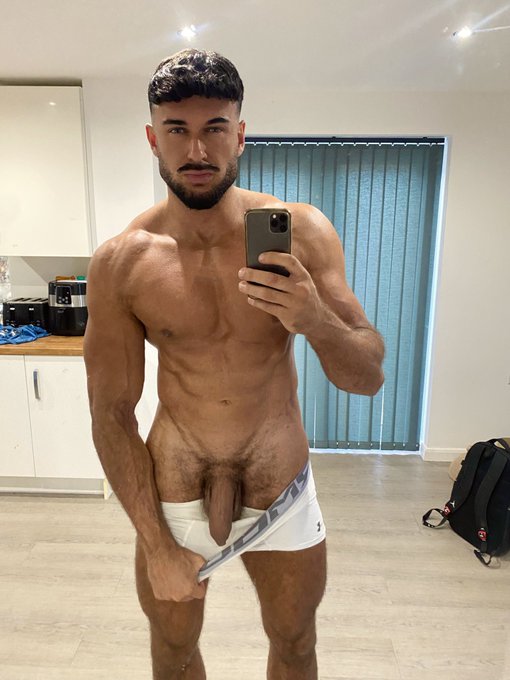 REPOST if you could get me hard!😈 https://t.co/lYyBtayJbj