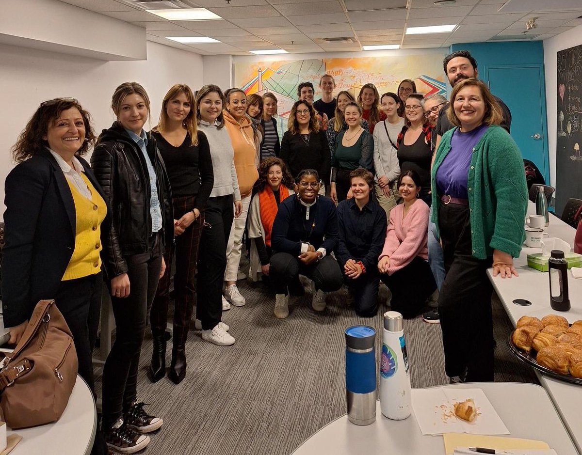 CJEPlateau's tweet photo. De concert avec l’ @ofqj_france et @LOJIQ , des professionel.les https://t.co/t0aOzPMfRa du milieu de l’intégration socio-professionnelle et des Missions locales de France sont https://t.co/NZuyQSFCy0 s’inspirer de nos pratiques en matière d’inclusion. 😀
#ofqj #lojiq #cje https://t.co/JbnrAJO1vQ