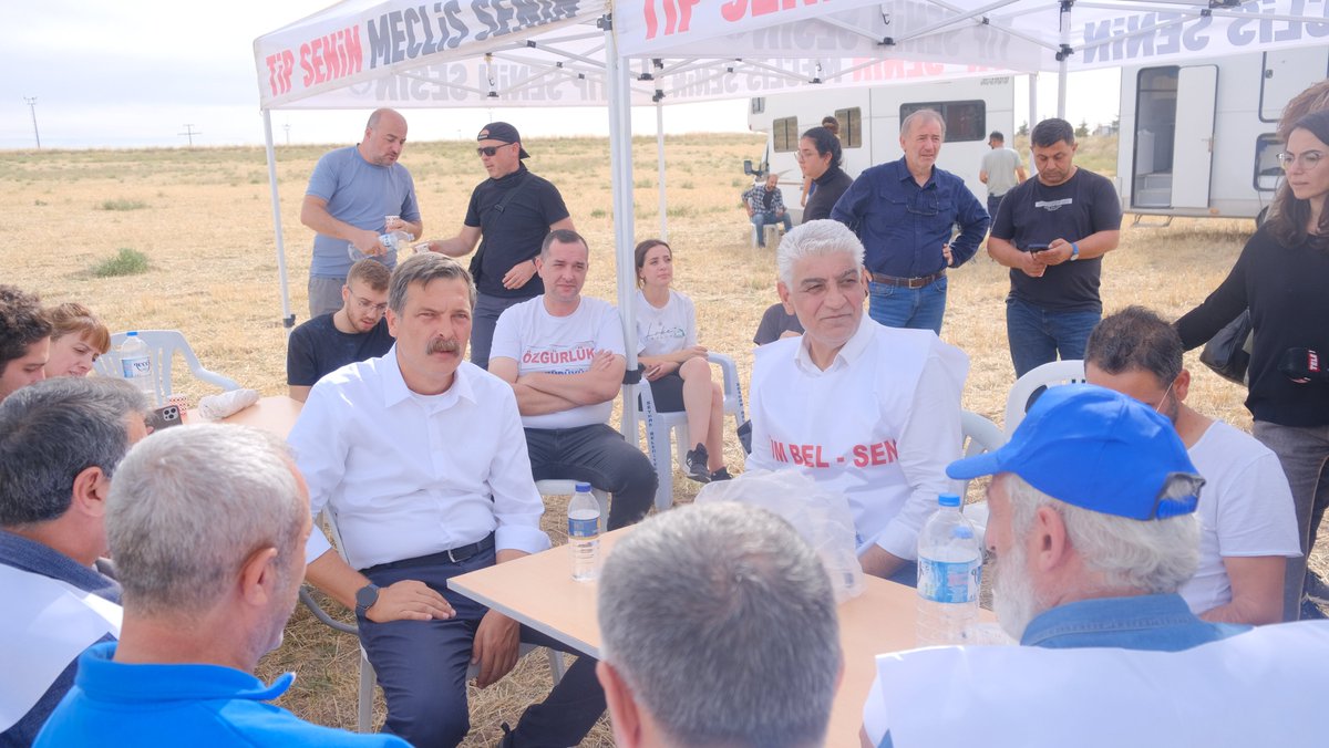 TİP Genel Başkanı Sayın Erkan BAŞ, #ÖzgürlükYürüyüşü’nün 26. gününde yerel yönetimlere özgürlük ve halkın her düzeyde yönetime katılması talebiyle yürüyüşe devam ediyor.  Genel Başkanımız Erdal BOZKURT, Genel Sekreterimiz Yılmaz YILDIRIMCI, MYK Üyemiz Osman ŞEHERİ ve Ankara Şube