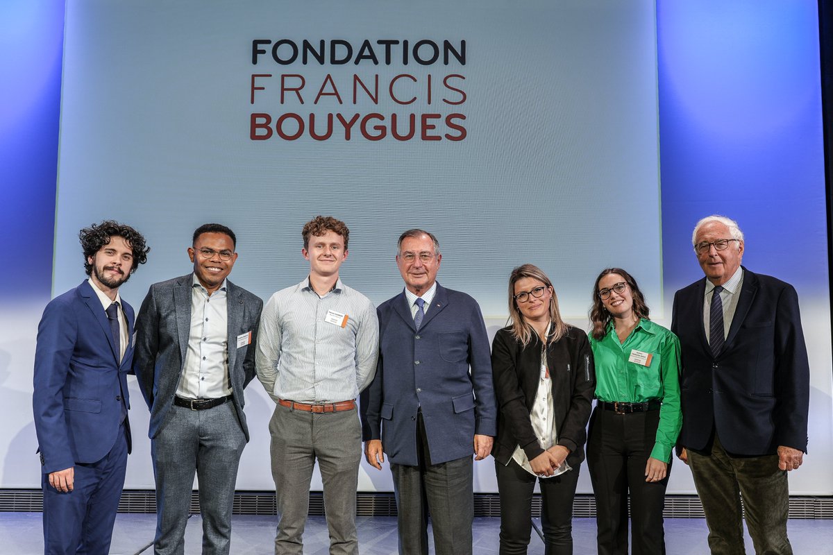 En 2023, fidèles à notre promesse, nous accueillons 100 nouveaux bacheliers au sein de la #FondationFrancisBouygues. Nous partageons leurs ambitions et nous leur donnons les moyens de les réaliser.
 
Francis Bouygues avait compris la nécessité de s’intéresser à tous ses