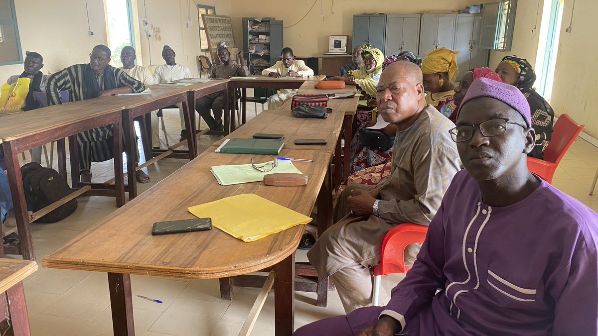 PreefnM's tweet photo. Plus de 20 personnes ont participé à une campagne de sensibilisation et d'information sur les bonnes pratiques de sauvegarde du fleuve et contre les méfaits du changement climatique à Dioro cercle de Ségou. Une activité organisée par le PREEFN. Un projet exécuté par l’ABFN. https://t.co/Fy0YLGbR48