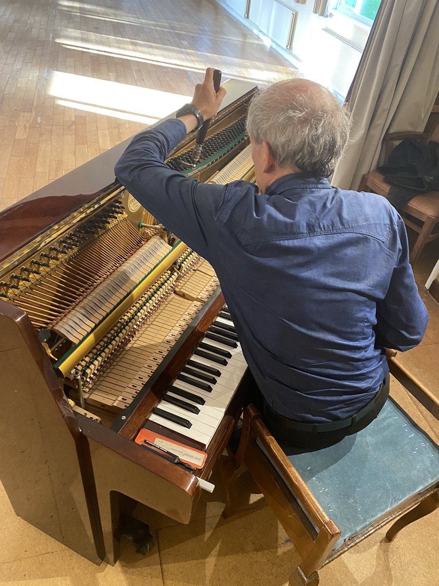 Ace piano tuner Simon Murray hard at work in prep for Saturday’s sold out show with @fsjazz / Pete Billington Quartet 🎹 💫 All set to be a great night! 

#jazzclub #jazzpiano #CrowJazz #KeepMusicAlive