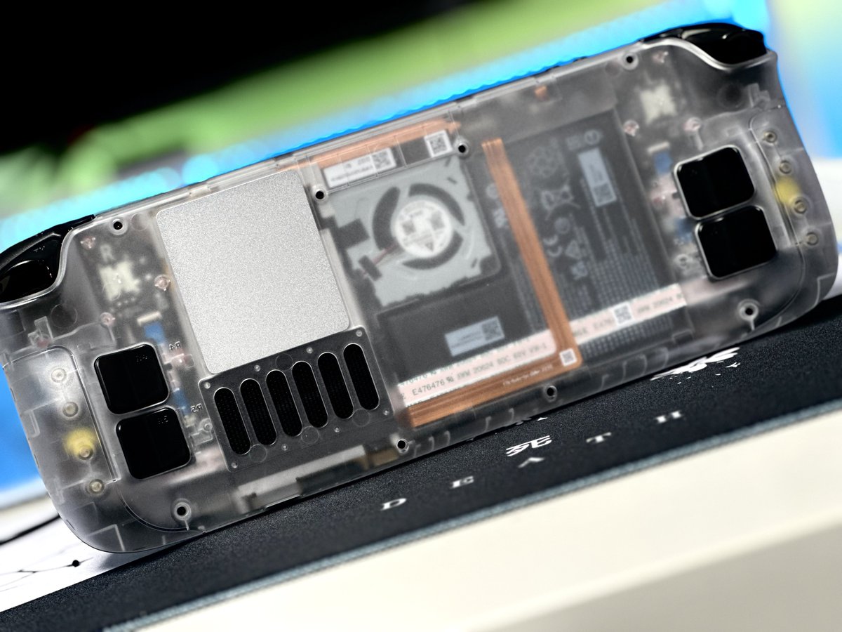 SBattlestation's tweet image. Experience gaming like never before! 🎮 Featuring the @jsauxofficial clear backplate for the #SteamDeck. Show off the beauty of your device while keeping it protected. Game on with clarity! #JSAUXProtection #ClearChoice 

📸