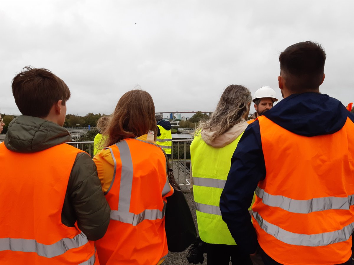 Cet après-midi, près d'une vingtaine de visiteurs ont pu découvrir les coulisses de la station de traitement des eaux usées de Tougas. Cette usine, propriété de
<a href="/NantesMetropole/">Nantes Métropole</a> et exploitée par EPUREO, filiale de
<a href="/suez/">SUEZ</a>, est la plus importante du Grand Ouest.
<a href="/VNEpdl/">VNE</a> #JRVE