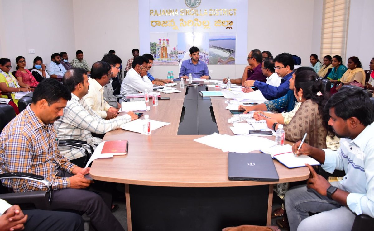 Collector_RSL's tweet photo. ప్రభుత్వ ఆసుపత్రులలో సంస్థాగత, సాధారణ ప్రసవాలు, ఆరోగ్య మహిళా, టీబీ పరీక్షల పురోగతిపై ప్రాథమిక ఆరోగ్య కేంద్రం వారీగా సమీకృత జిల్లా కార్యాలయాల సముదాయంలో సమీక్ష నిర్వహించిన దృశ్యం.

@IPRTelangana https://t.co/dDPAcVbFF0