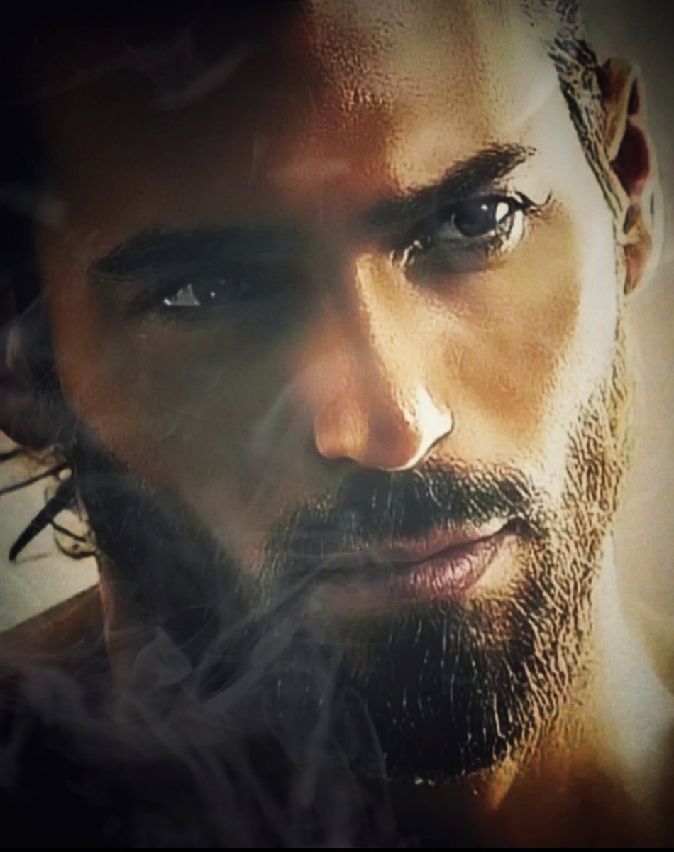 CAN   "Time for a throwback 👣" 🫠

#CanYaman
#DolceGabbana