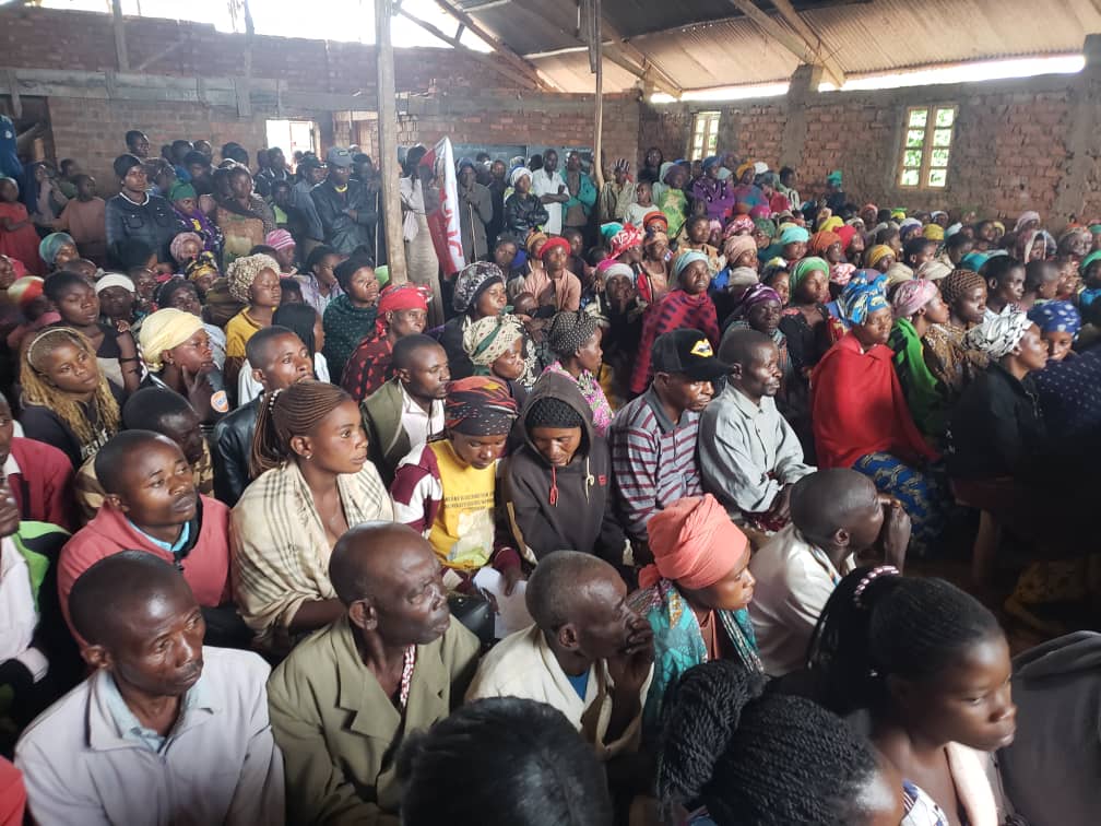 YannickNcuro243's tweet image. #TourDeContrôleElectoral

La localité de Cikamba/Burhale est tombée sous le leadership du n°13 @JeacquesBanywesize candidat député national dans la circonscription électorale de Walungu. @bilemboyabeton
@BMubonzi @BillyKambale1
@inzana_vicky @VitalKamerhe1 

#CellCom