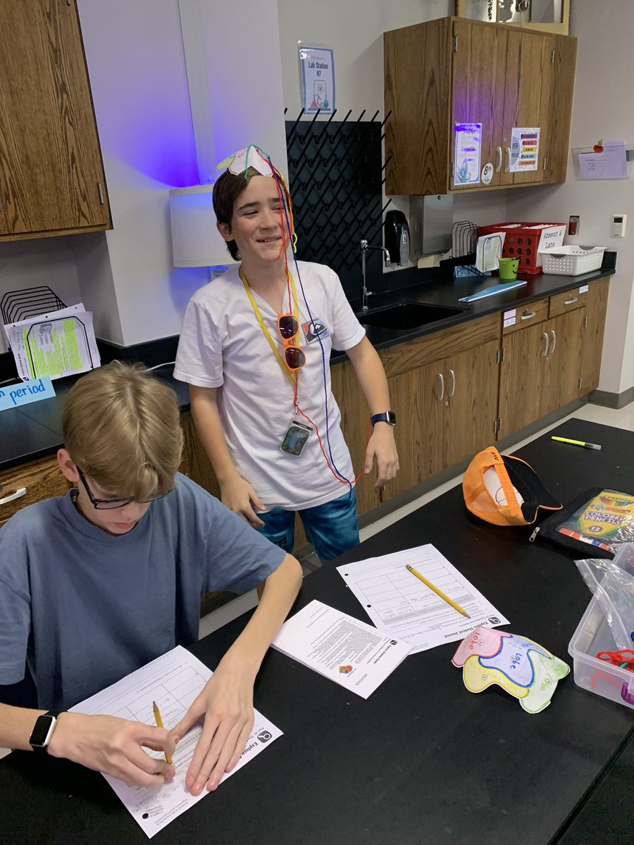 oakhillslions's tweet image. Oak Hills 7th Grade Science students participated in a “thinking cap” nervous system lab. #LionsLearning #ScienceLab @MrsSedoffOHJH