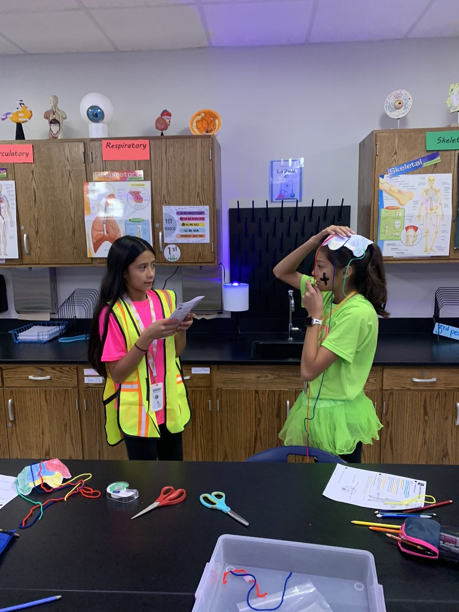 oakhillslions's tweet image. Oak Hills 7th Grade Science students participated in a “thinking cap” nervous system lab. #LionsLearning #ScienceLab @MrsSedoffOHJH