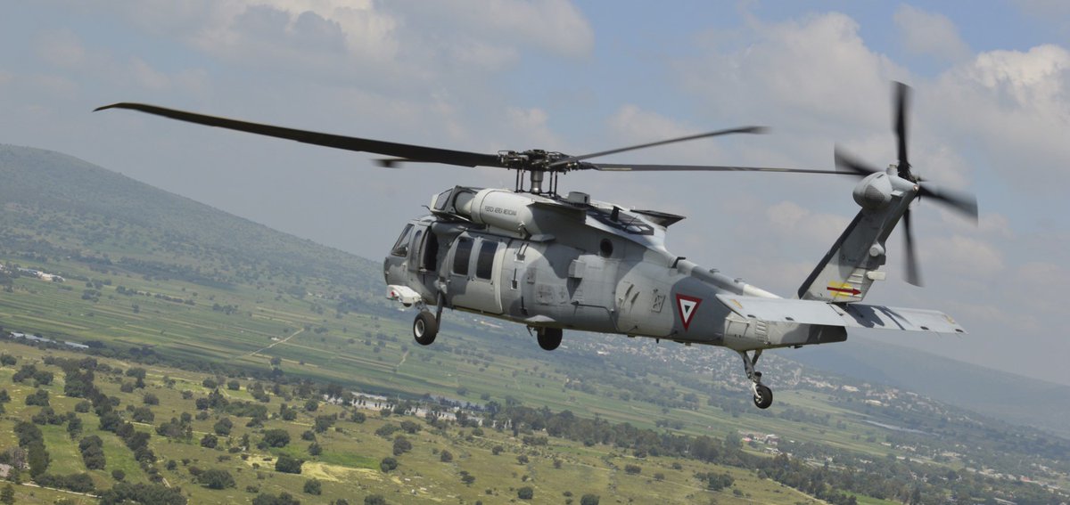 EmilioVallejoRL's tweet photo. Ahora hasta salieron expertos en aeronaves de ala rotativa los feligreses obradoristas. Su maroma es asegurar que López no podía llegar en helicóptero debido a la mala visibilidad y falta de torres de control.

Avísenles que la Armada y Fuerza Aérea Mexicana cuentan con decenas de helicópteros de fabricación estadounidense y europea equipados con la más sofisticada tecnología de navegación que les permiten sortear las condiciones meteorológicas más adversas.

Entendemos que ustedes no sepan ni instalarse el WhatsApp en el Alcatel, pero no hagan el ridículo, plis. Sus conocimientos en aeronáutica son directamente proporcionales a su formación en economía.