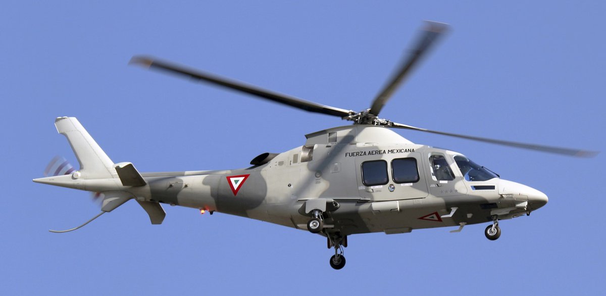 EmilioVallejoRL's tweet photo. Ahora hasta salieron expertos en aeronaves de ala rotativa los feligreses obradoristas. Su maroma es asegurar que López no podía llegar en helicóptero debido a la mala visibilidad y falta de torres de control.

Avísenles que la Armada y Fuerza Aérea Mexicana cuentan con decenas de helicópteros de fabricación estadounidense y europea equipados con la más sofisticada tecnología de navegación que les permiten sortear las condiciones meteorológicas más adversas.

Entendemos que ustedes no sepan ni instalarse el WhatsApp en el Alcatel, pero no hagan el ridículo, plis. Sus conocimientos en aeronáutica son directamente proporcionales a su formación en economía.