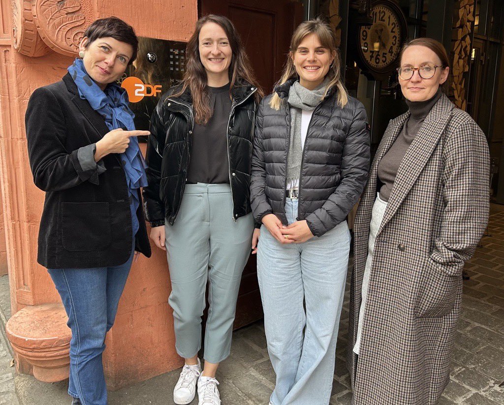 Wir begrüßen unsere beiden neuen Redakteurinnen Mona Trebing und Anna Buchschwenter! Künftig werden sie mit großer Neugier für das @zdf aus und über #thueringen berichten. @LPK_Thueringen