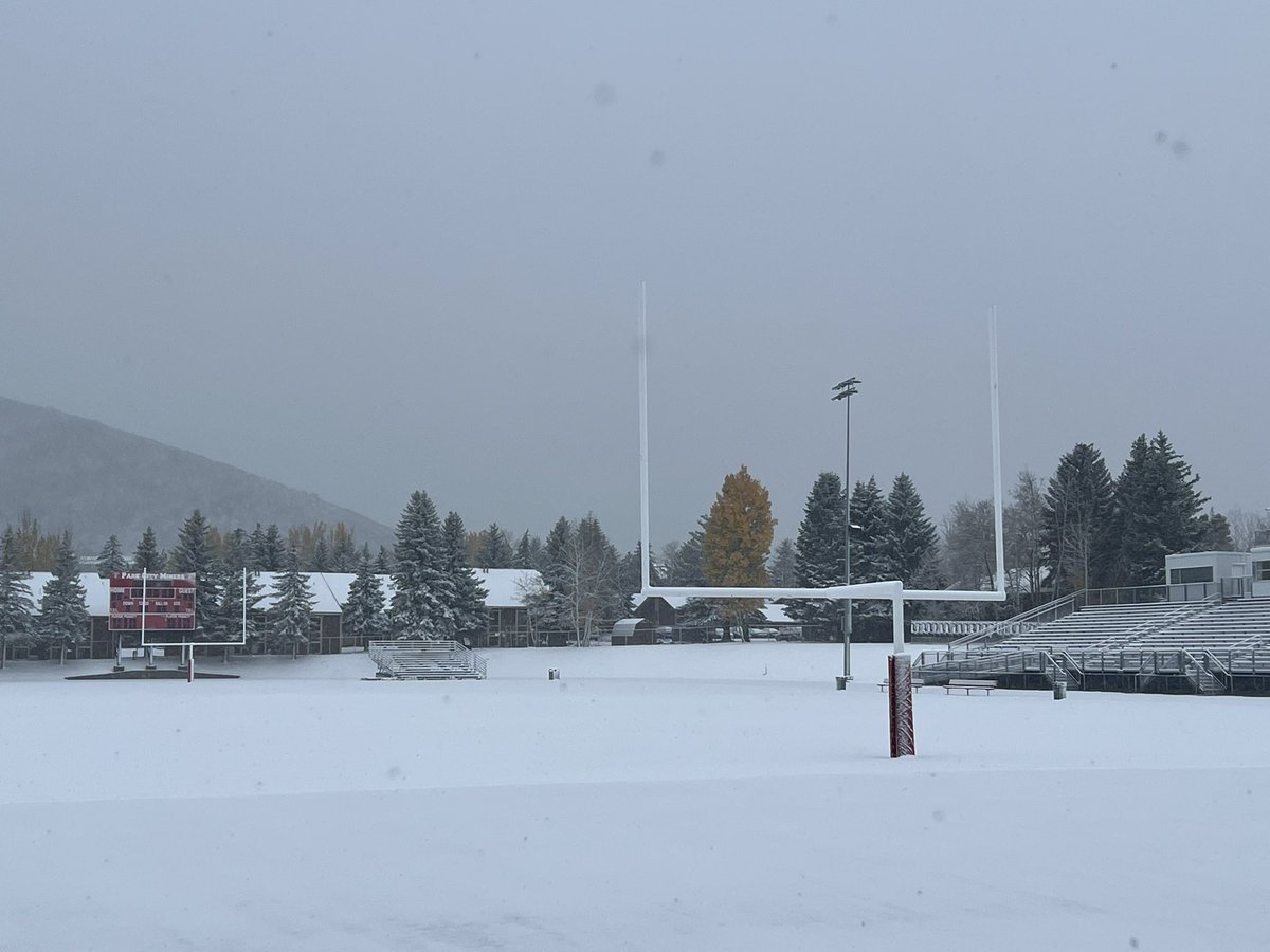johndmccurdy1's tweet photo. @ParkCityFtbl welcomes Dixie for the 2nd round! @KSLSportsRewind https://t.co/TLUtSISDMV