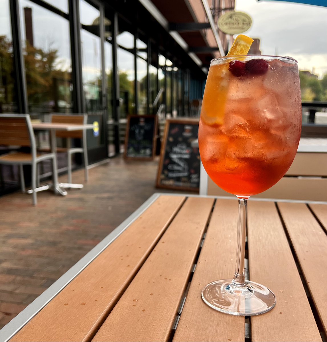 theCManRoadside's tweet image. Temps in the 70’s the next couple of days. Enjoy the nice fall weather and stop in for a drink and a meal on our patio at the Common Man Roadside Millyard in Manchester! 
@NewEnglandInfo @NHLRA @ManchInkLink @luvMHT 
#outsidedining #manchesternh #newhampshire