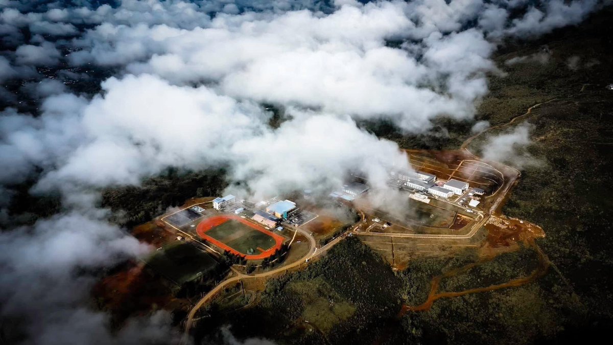 MySamudera's tweet photo. MRSM Ranau, MRSM tertinggi di Malaysia kini siap dibina. 

Terletak di kaki Gunung Kinabalu. Hasil kerjasama antara Kerajaan Negeri, Petronas dan MARA.

Bebenang 🧵 https://t.co/tWYGiCqcNN