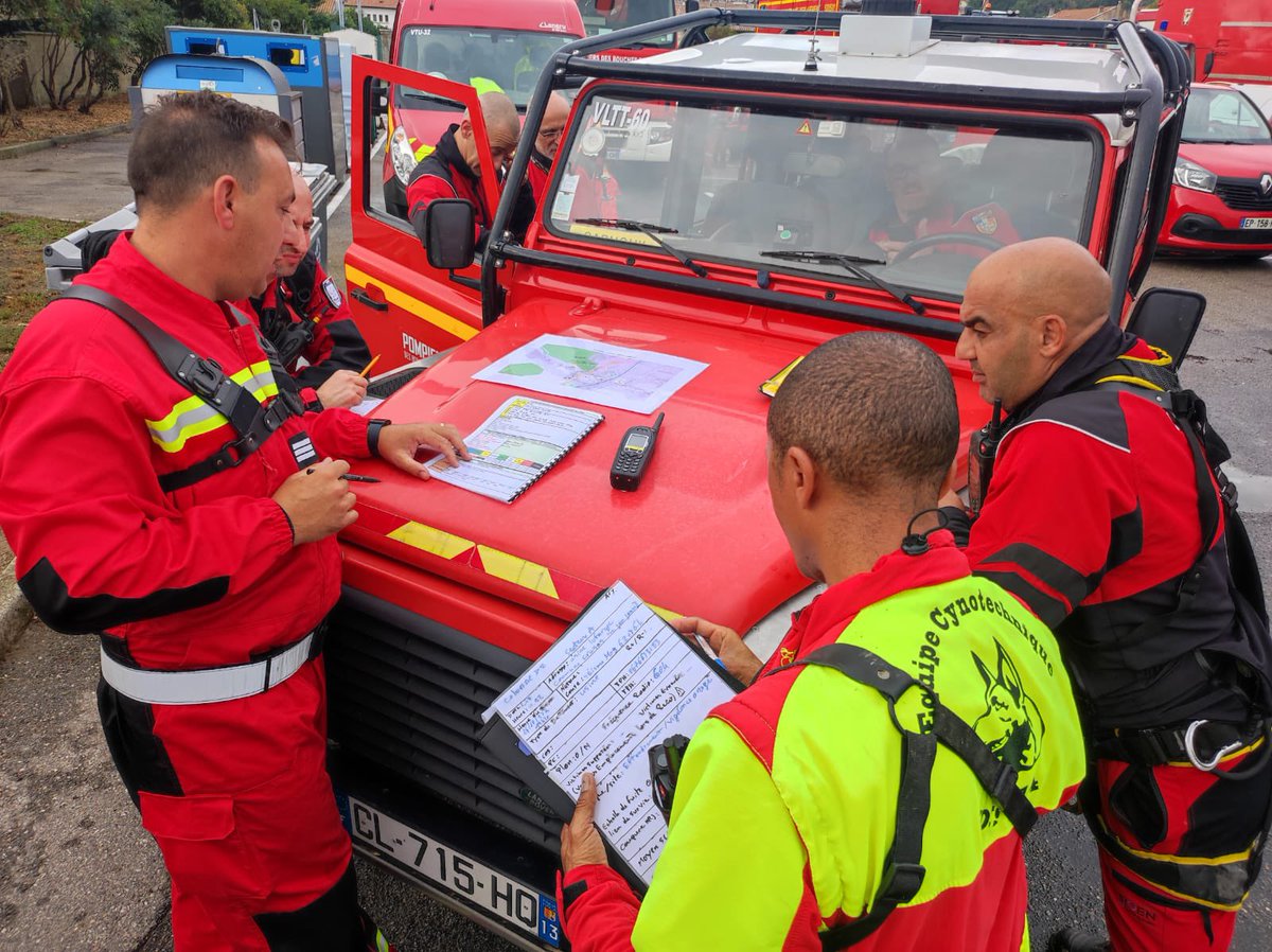 pompiers36's tweet photo. 👩‍🚒 Pendant 3 jours, le conseiller technique sauvetage déblaiement des @pompiers36 a participé à l’évaluation de futurs chefs de section #USAR3 et  de CT cynotechnique #CYN3 lors d’un exercice national de sauvetage et de recherche (#USAR) en Ardèche, mobilisant 250 sauveteurs. https://t.co/s3XAM3Dycg