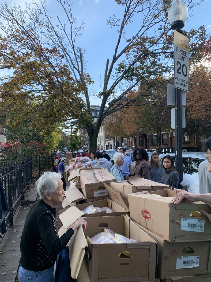 DbagMfers's tweet photo. gm. another 180 meals given out today to help support those in need. 

mfers helping mfers. that is the mfer way. ❤️ https://t.co/OiHNqLig9F