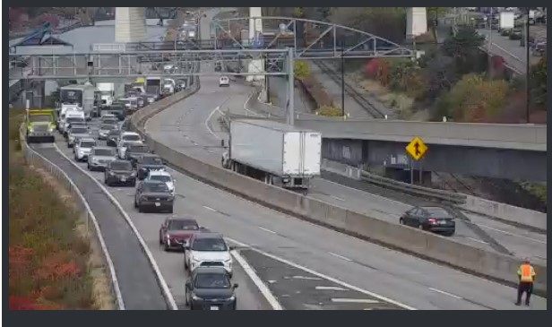 markpoloncarz's tweet photo. Avoid the I-190 Southbound heading towards downtown from the Peace Bridge and areas north. All lanes are blocked due to an incident which has been reported to me as a shooting with multiple injuries. Pictures of scenes from @NITTEC cameras. https://t.co/CWHd7LCHQD