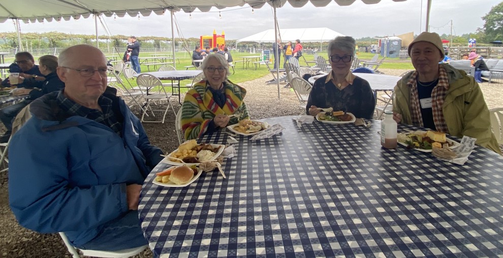 The Charles River District Medical Society hosted a family event at Lookout Farm on September 30. Members and their guests enjoyed lunch and apple picking. ow.ly/uNeK50Q16hB