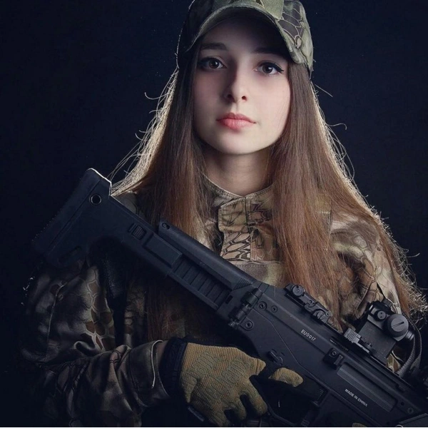 Girl_Pretty0's tweet photo. Everyone was waiting for me to arrest the attacker in Maine #MassShooting #Maine https://t.co/NurceZ8kJo
