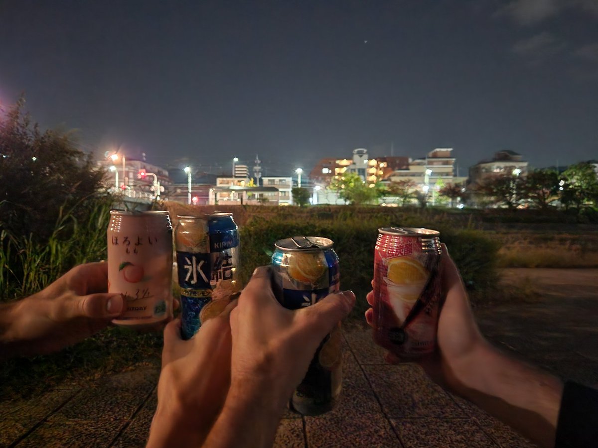 Zaptyy's tweet photo. 27 ans au japon avec mes bros 🥳 @LuxGrion @JBY112 @iVGR_ https://t.co/62NJQ0DOhn