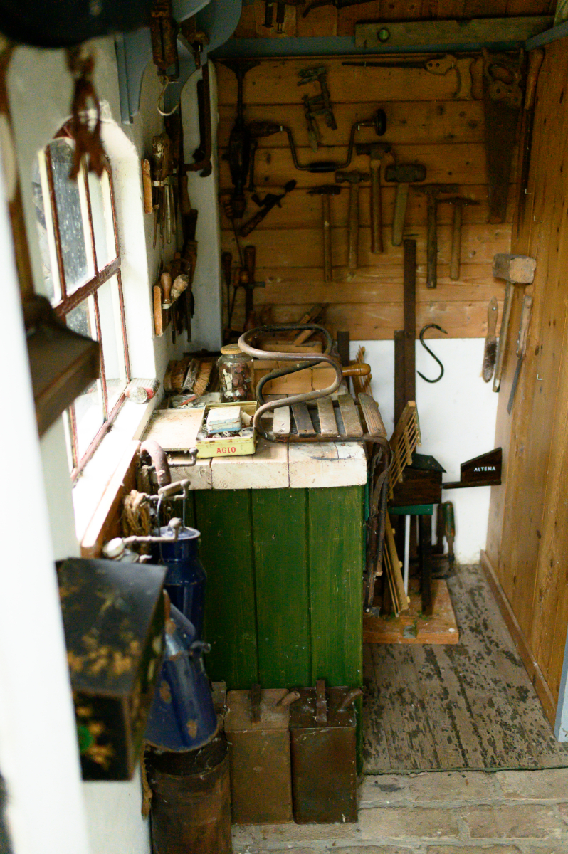 🌲 Prisca dook in het ambacht bij een authentieke klompenmakerij in Altena
🍔 Lunchen bij het historische café 't Zwaantje
🏞 Het Duyls Bos, een verborgen schat met een rijke geschiedenis en symboliek

Het artikel lezen? bit.ly/3QvfdcW 

#Biesboschlinie #blog #Altena