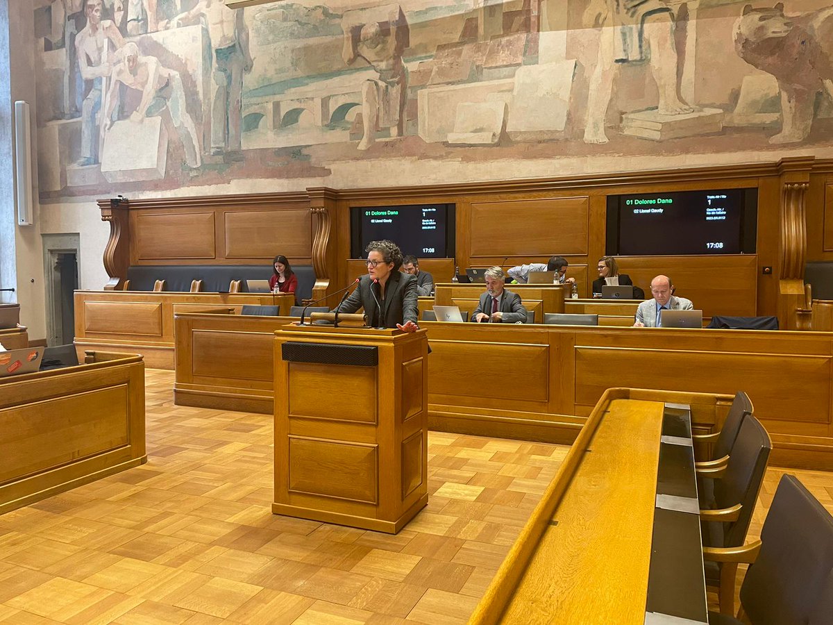 Quo vadis Bern?
Die Fusion ist gescheitert. Die Bundesstadt hat ein Imageproblem, die politische Mehrheit vermag es nicht, Andersdenkenden auf Augenhöhe zu begegnen. <a href="/DoloresDana1/">Dolores Dana</a> begründet unseren Antrag auf Diskussion aus aktuellem Ereignis. Rot-grün verweigert diese.