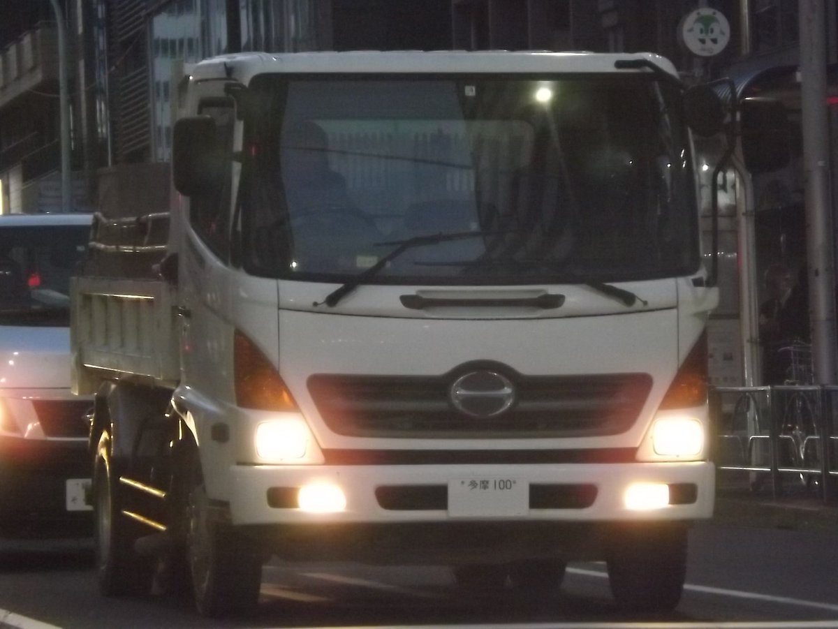 先日東京都内で見かけた日野レンジャーのレンタカー仕様車。通常モデル 