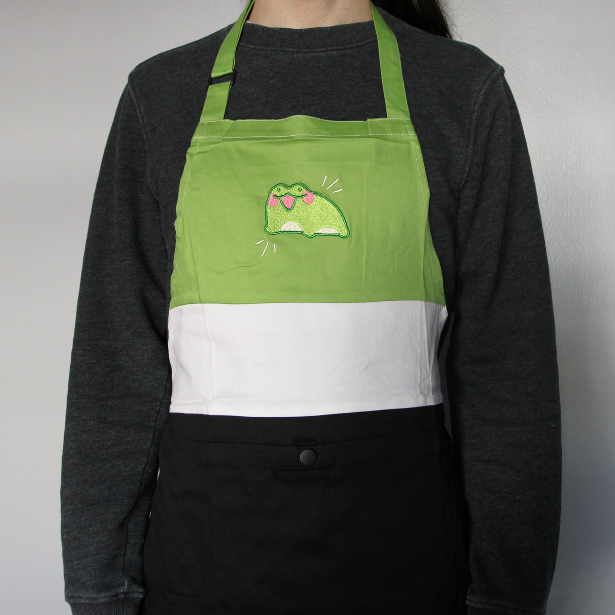 「Happy frog! Another color block apron re」|Crow 🌱 Promise Garden!のイラスト