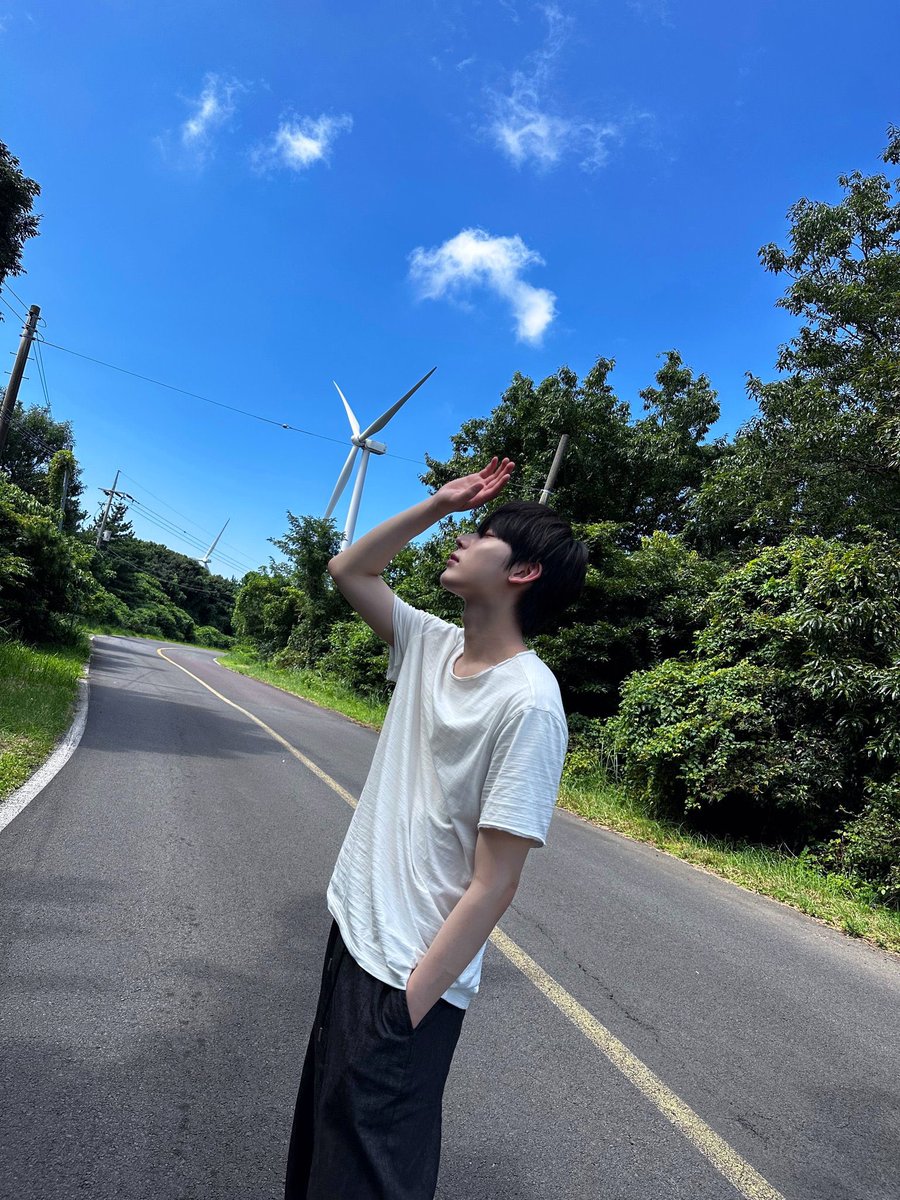 kimfox0624's tweet photo. 뱀파이어 전용 포즈 https://t.co/EvZ5umaZE5