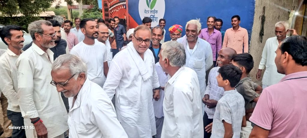 MPArunYadav's tweet photo. समूचे प्रदेश में है, बदलाव की लहर ...
आज कसरावद क्षेत्र के विभिन्न ग्रामों में परिवारजनों से भेंट एवं चर्चा । https://t.co/3a6XujM81B