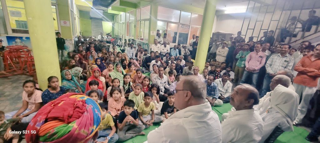 MPArunYadav's tweet photo. समूचे प्रदेश में है, बदलाव की लहर ...
आज कसरावद क्षेत्र के विभिन्न ग्रामों में परिवारजनों से भेंट एवं चर्चा । https://t.co/3a6XujM81B