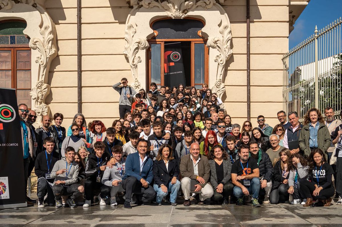 IES_Rodanas's tweet photo. Proyecciones, talleres, coloquios, amistades, risas, 
 y buenos ratos en @focofestival; además del premio al mejor corto de ficción para "Game Over". Gracias a la organización y a la familia de Esperanza que nos acogió en su casa. Nos habéis hecho muy felices. @ColectBrumaria. https://t.co/xT2Ez42Hax