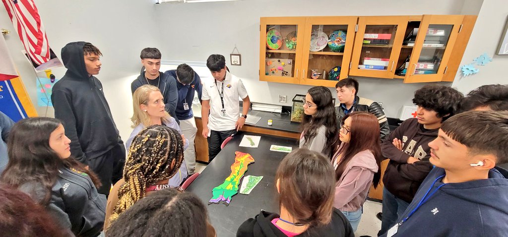 EVillarreal28's tweet photo. Guest Speaker Robin from @GBayFoundation is teaching our students about our local watershed! Setting the groundwork for our year long project to install a rain garden on campus πΎπ³π±πͺ΄πΏ
#ChannelviewHS #Falcons #STEMeducation
@ChannelviewHS @ChannelviewISD @CvisdT @emet_crz @tchill_ @benitezclb @playcirvin @ScienceWeiss21