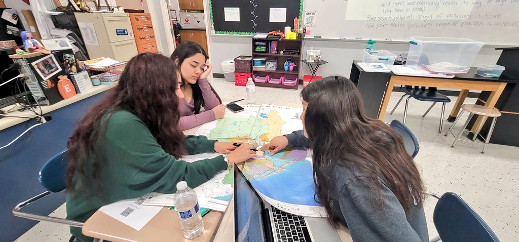 EVillarreal28's tweet photo. Guest Speaker Robin from @GBayFoundation is teaching our students about our local watershed! Setting the groundwork for our year long project to install a rain garden on campus πΎπ³π±πͺ΄πΏ
#ChannelviewHS #Falcons #STEMeducation
@ChannelviewHS @ChannelviewISD @CvisdT @emet_crz @tchill_ @benitezclb @playcirvin @ScienceWeiss21
