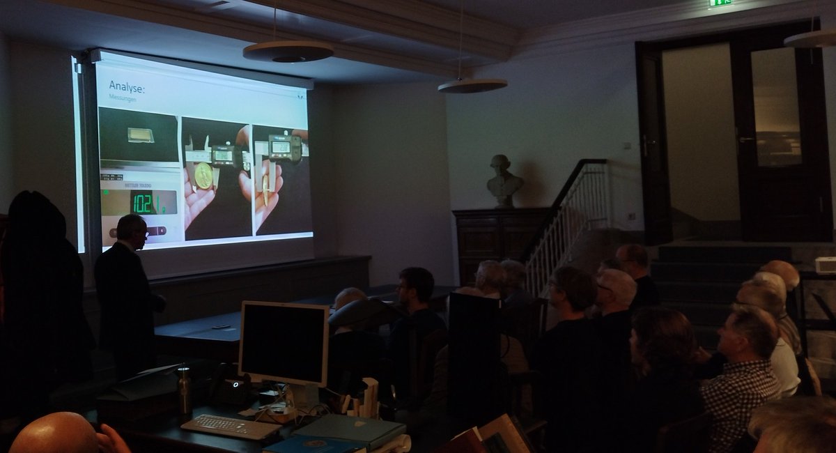 JohEberhardt's tweet image. In diesen Minuten spricht Peter Zgorzynski (@Stadt_FFM) im #Münzkabinett_Berlin, #BodeMuseum, #Museumsinsel #Berlin @kulturSPK über die Systematik der #Münzfälschungen des 19. und 20. Jahrhunderts und Methoden zu deren Erkennung.

#fake #coin #numismatics

numismatische-gesellschaft-berlin.de/event.php?even…