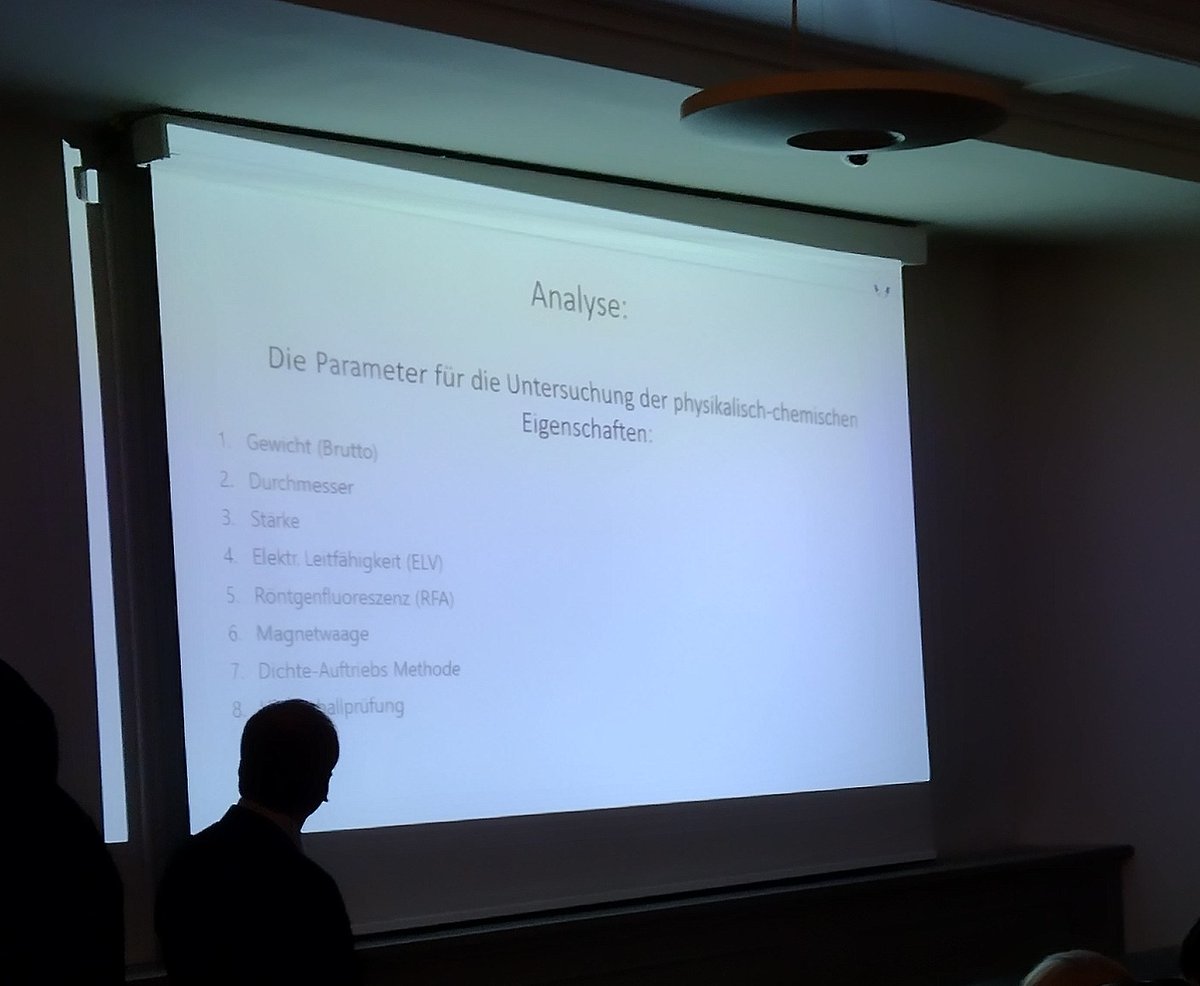 JohEberhardt's tweet image. In diesen Minuten spricht Peter Zgorzynski (@Stadt_FFM) im #Münzkabinett_Berlin, #BodeMuseum, #Museumsinsel #Berlin @kulturSPK über die Systematik der #Münzfälschungen des 19. und 20. Jahrhunderts und Methoden zu deren Erkennung.

#fake #coin #numismatics

numismatische-gesellschaft-berlin.de/event.php?even…