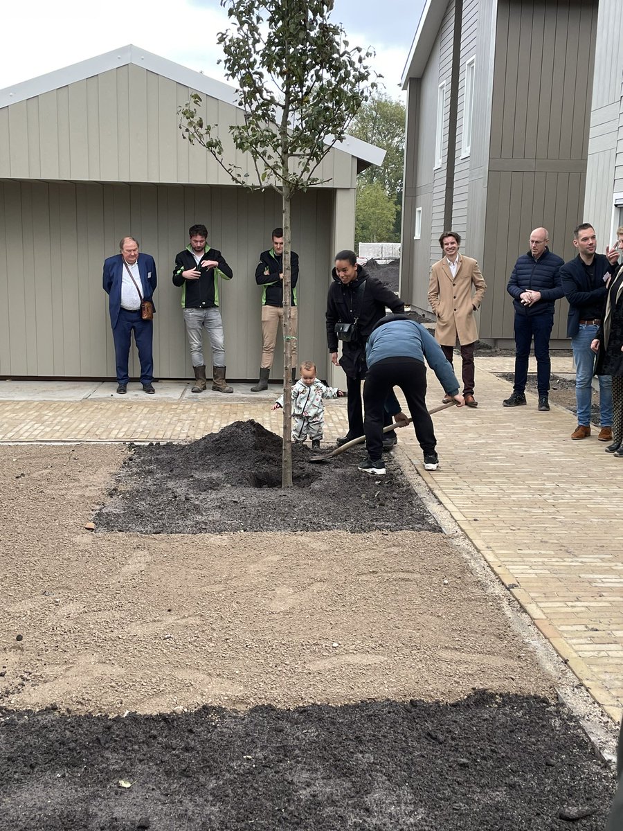 Bij opening flexwonenproject in <a href="/GemOlstWijhe/">Gemeente Olst-Wijhe</a> hebben oa <a href="/Marcel_Blind/">Marcel Blind 🌍</a> en <a href="/marijkekool/">marijke kool</a> even goed duidelijk gemaakt hoe je samenwerkt met echt resultaat in korte tijd. Uniek! Is deze mindset ‘opschaalbaar’? SVP ZSM