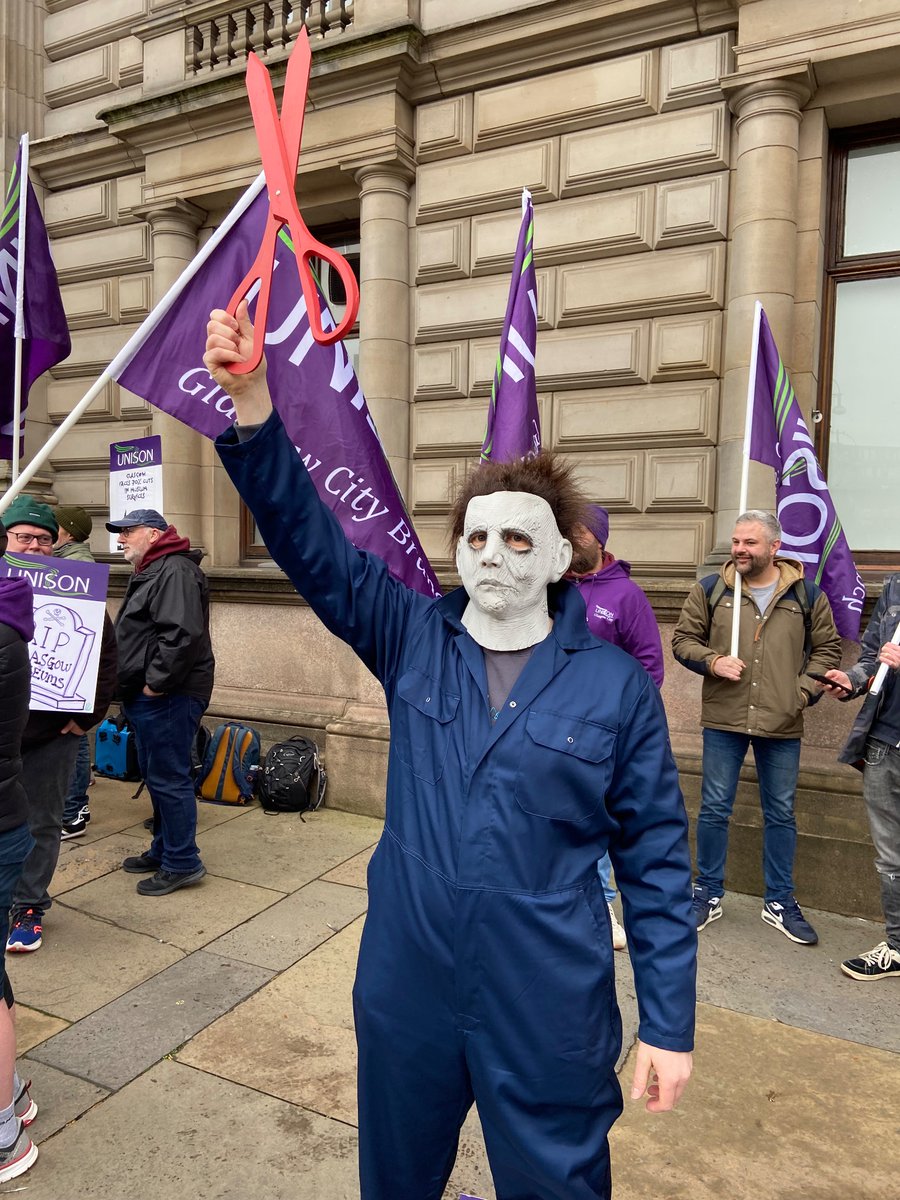 Glasgow museum strikers took their fight to save jobs and services to the City Chambers today……..many with a Halloween message! ✊
