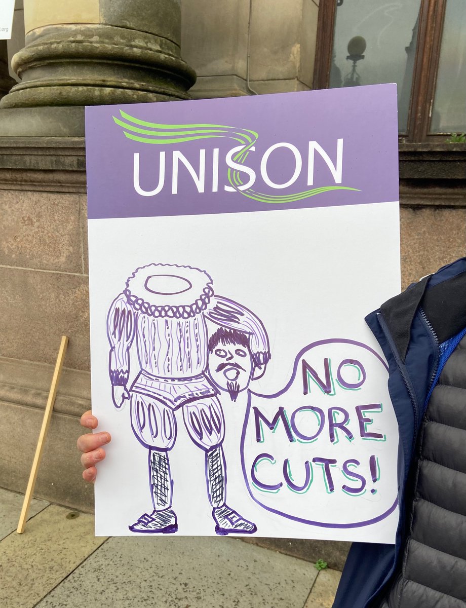 unison_glasgow's tweet image. Glasgow museum strikers took their fight to save jobs and services to the City Chambers today……..many with a Halloween message! ✊