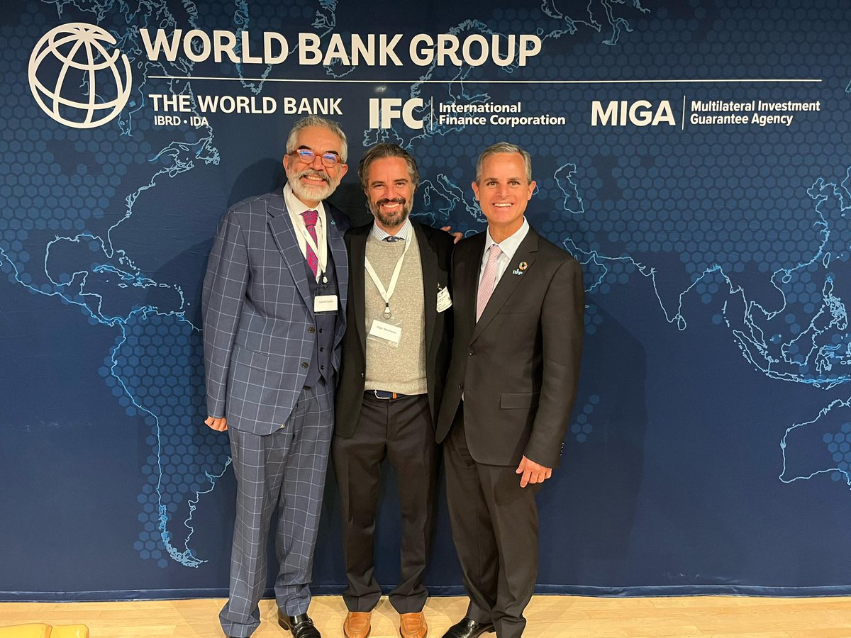 Gabriel_Espana's tweet photo. Muchas felicidades a todos en @ComviveComunida por su reconocimiento como #EdgeChampion 2023 (@edgebuildings ) que otorga el @IFC_org .

Es un honor acompañar a mis amigos en #Comvive en este esfuerzo en favor del desarrollo de viviendas sustentables en México. https://t.co/kEca9bFdI6